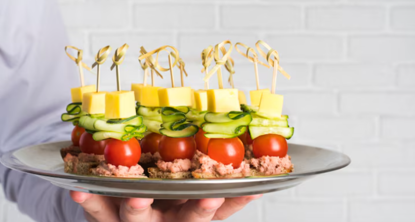 Канапе на скорую руку: 8 идей, которые спасут любой праздник