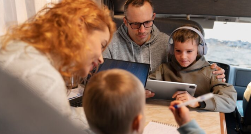 Три места на семью, но четвертое всегда занято. Как работает распределение мест в поездах.