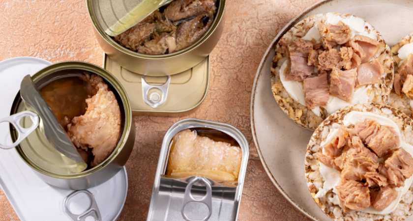 Банка сайры, десять минут, и закуска готова: паштет, который обгоняет икру по популярности