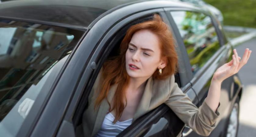 Правовая ловушка: Что делать, если ГИБДД вас остановили после выхода из автомобиля