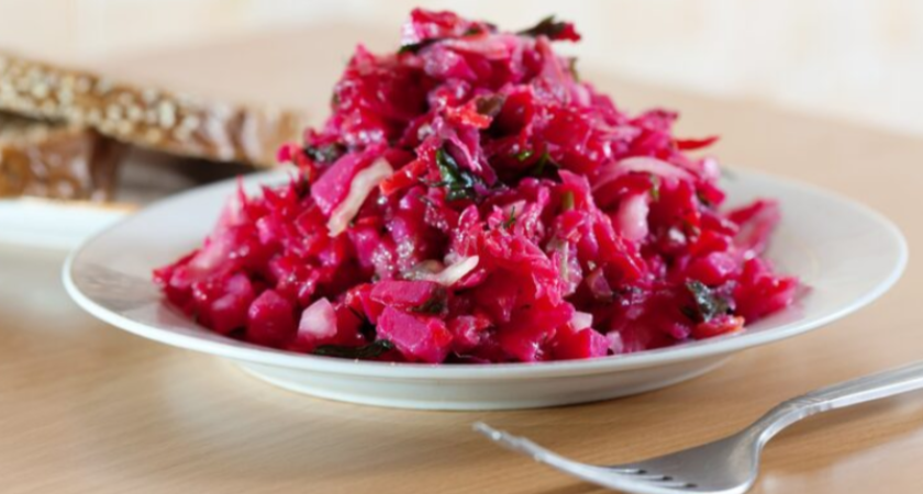 Квашеная капуста в винегрете — не просто ингредиент. Это ключ к его пользе