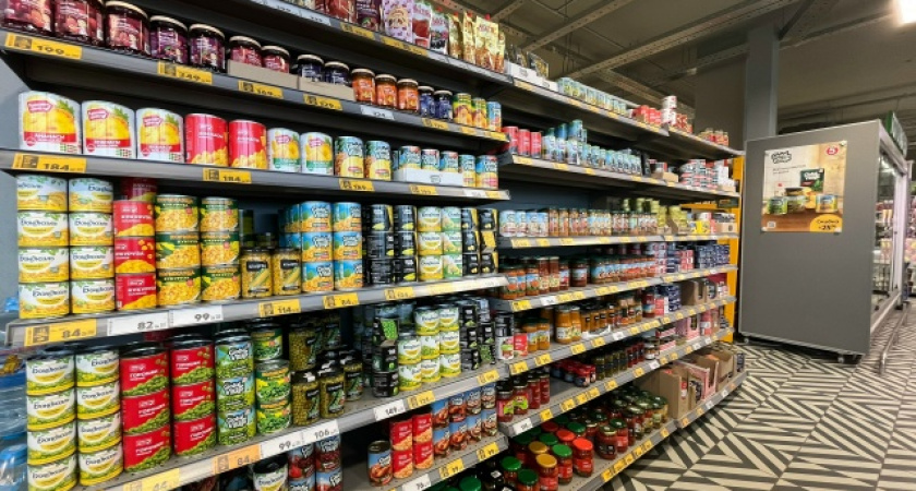 Что скрывают в ящиках с бананами: секрет маленьких пакетиков, которые забирают работники супермаркетов