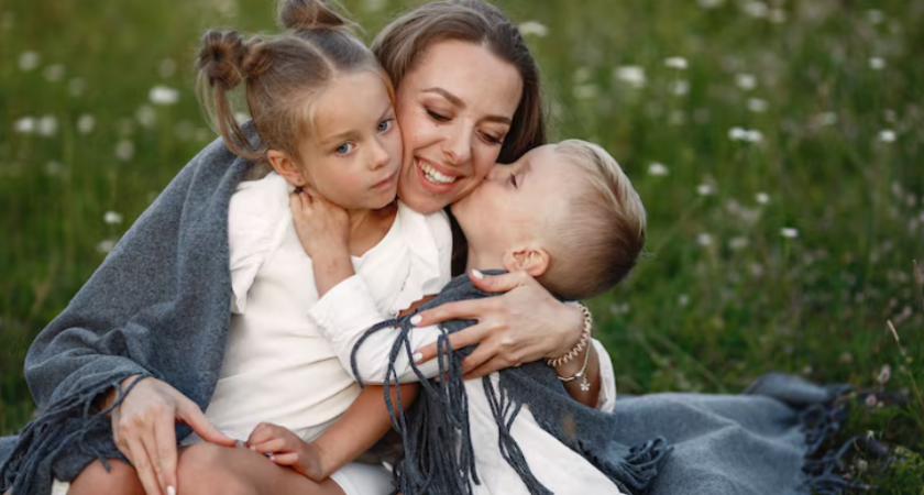 Новый закон изменил пенсионный стаж для многодетных мам. Что делать, чтобы получить больше?