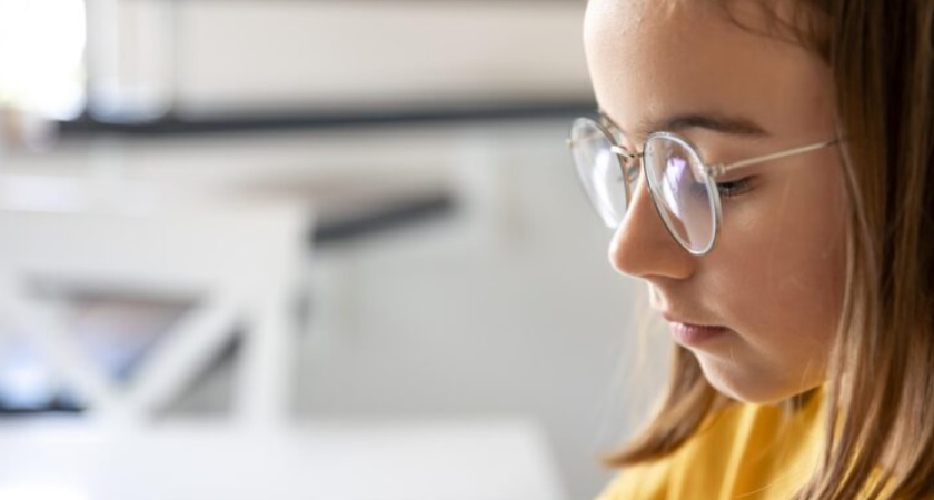 Воронежским школьникам проверят зрение тестовыми очками