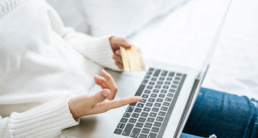 Вы купили билет, а вам «в нагрузку» — страховка. Закон теперь на вашей стороне