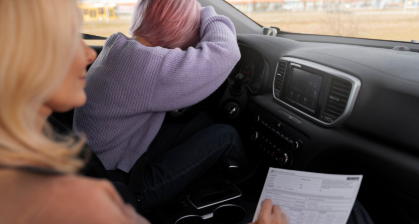 Наехал на стоп-линию? Какой манёвр спасёт от штрафа по инструкции ГИБДД