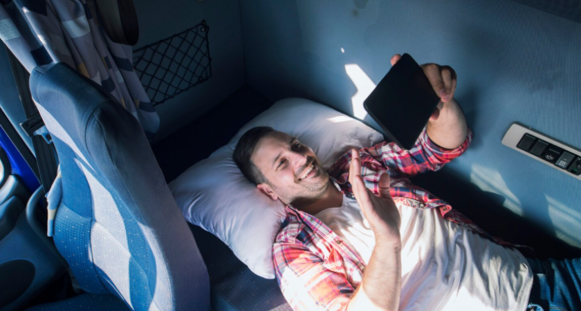 Как выспаться в поезде: полный чек-лист вещей, о которых не думают в спешке