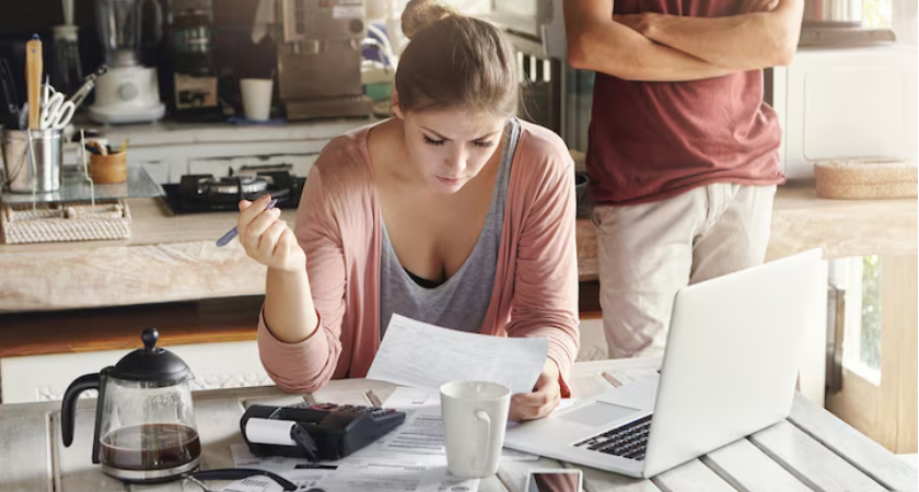 Кому грозит продажа квартиры из-за долгов по ЖКХ: реальные истории и закон