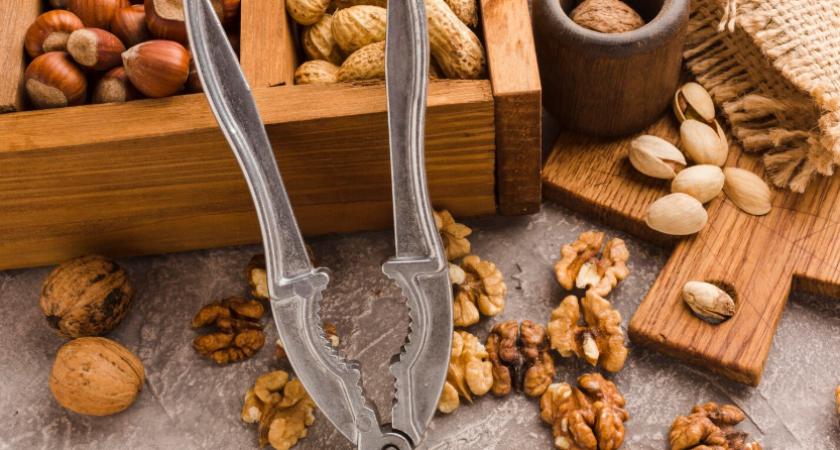 Сосед копил скорлупу грецких орехов. Теперь мы все повторяем за ним – и вот почему