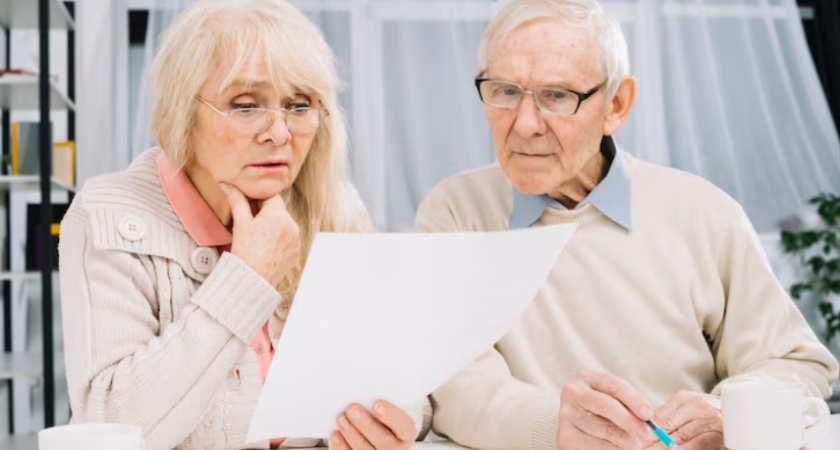 Пенсионеры, которые могут не платить за капремонт и мусор. Полный список льгот