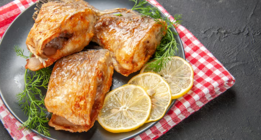 Почему рыба на сковороде разваливается и сохнет? Простой трюк с водой, солью и сахаром.