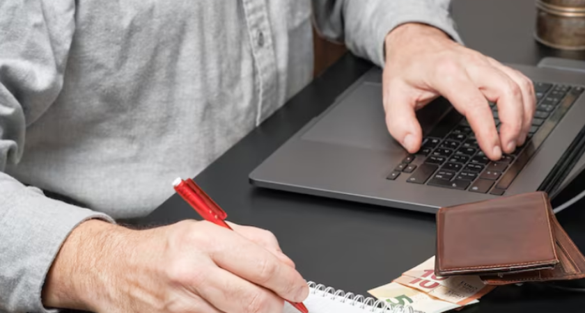 Серая зарплата лишает баллов: что нужно знать о перерасчете пенсии в августе