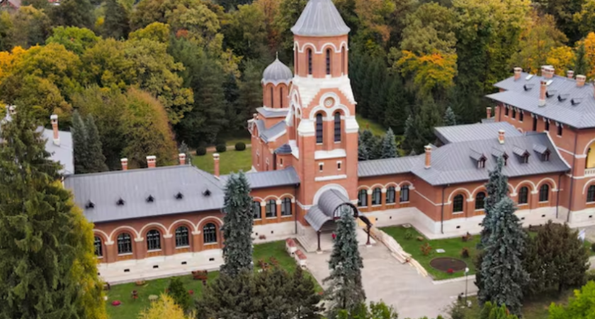 Цены выше сочинских, а сервис — «вас много, я одна»: правда о Кисловодске от первых лиц