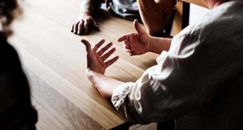 Когда с вами говорят свысока: пять реакций, которые работают лучше скандала 