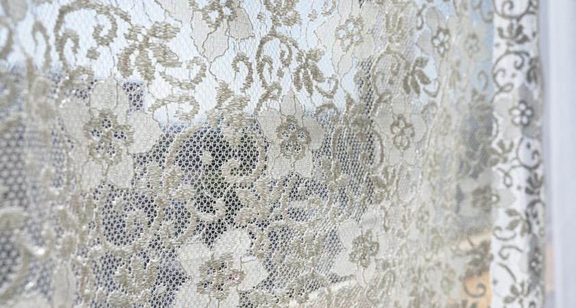 Длинные шторы больше не в моде: хозяйки переходят на короткие занавески – вот почему