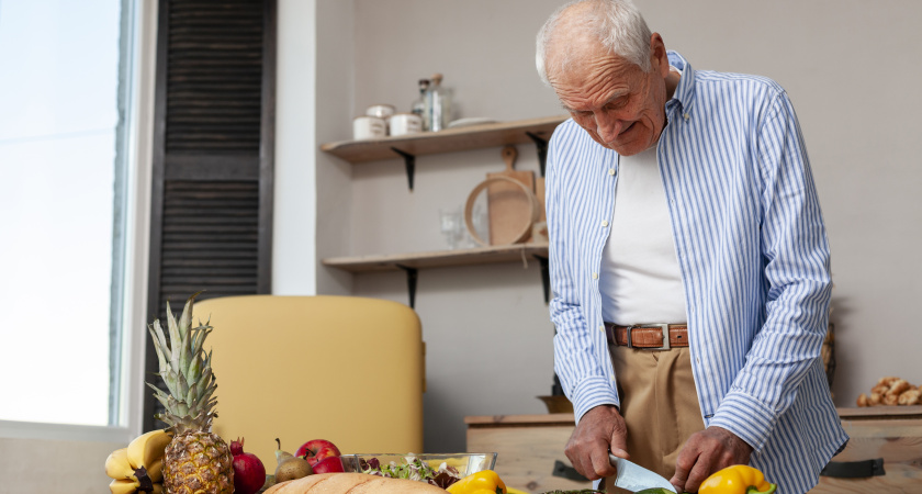 Продуктовая помощь пенсионерам: кому положена и как получить (пошаговая инструкция)