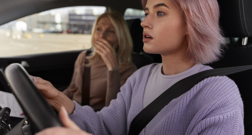 Столкнулись в пробке: ждать гаишников или разъезжаться? Простая инструкция