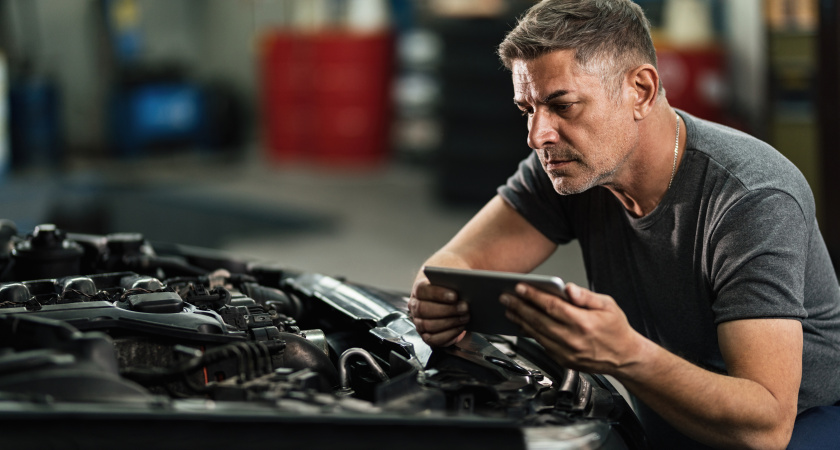 Отказать или открыть? Что на самом деле ищет инспектор под капотом вашего авто