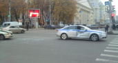 В центре Воронежа в аварию попала машина ДПС — новенькая «Ауди А6»