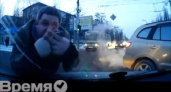 В Воронеже инструктор по вождению повздорил с «нарушителем» и прокатил его на капоте машины