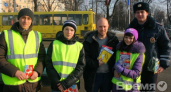 В Воронеже гаишники останавливали водителей-мужчин и дарили им брошюрки с Правилами дорожного движения