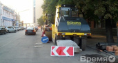 В Воронеже при ремонте дорог подрядчики кладут асфальт прямо на грунт