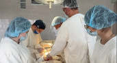 Уникальный случай: четверо хирургов провели три операции через один разрез жительнице Воронежа 