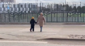 Родители боятся отпускать детей в школу из-за опасного перехода в Воронеже