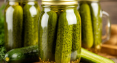 Соленые огурцы как из бочки: готовится легко — хранится долго, а домашние умоляют делать с запасом