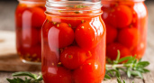 И от рассола ни капли не оставят: семейный рецепт маринованных томатов с листьями малины — ежегодно закручиваю по 15 банок и всё мало