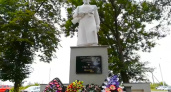 В селе Ясенки Бобровского района отремонтировали мемориал воинам и благоустроили площадь