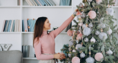 Как украсить маленькие квартиры к Новому году: 3 принципа праздничного декора от дизайнера