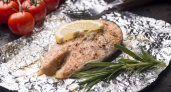 Никакой жарки и варки: рыба в фольге на сковороде за 10 минут — сочнее не бывает