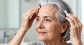 Седые волосы — не приговор: 4 натуральные маски, которые прячут седину не хуже краски. Советы косметолога с многолетним стажем