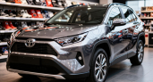 В России начали продавать Toyota по цене подержанной Весты: новый кроссовер стоит как китайский «бедняк»
