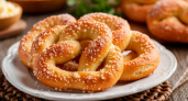 Обычная пачка творога и полчаса — а на столе уже румяные крендели с сахарной корочкой
