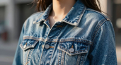 Джинсовая куртка в 50+: 5 ошибок, которые старят, и как их исправить