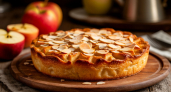 Шарлотка — прошлый век: попробуйте яблочный пирог с творожным слоем и миндальными лепестками