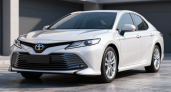 Toyota Camry 3.5 против Geely Preface: что выбрал водитель со стажем