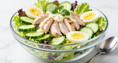 Самый вкусный салат с куриной грудкой: пошаговый рецепт с айсбергом и огурцом — готовится 15 минут и заменит вам ужин