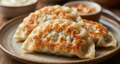 Посикунчики: лёд, сырой лук и никакого долгого замеса — как я готовлю мясные лепёшки с хрустящей корочкой