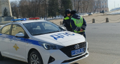 Остановка ДПС: когда можно и когда нельзя давать телефон инспектору