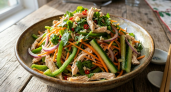 Приготовил сочный корейский салат с курицей: делюсь рецептом, который стал главным на моем столе