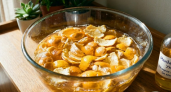 Залила мандариновые корки обычным уксусом: показываю, как за копейки получить мощное средство для сияния всей кухни