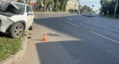 На Кольцовской в Воронеже иномарка влетела в столб и превратилась в груду металла