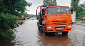 Воронежские дорожники начали откачку воды на улицах города