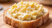 Если надо быстро и вкусно, готовлю "Белочку": ложка майонеза, немного масла и чеснок — простая, но улётная заправка