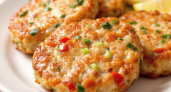 Мешаю курицу, 2 ложки майонеза и зеленый лук — эти рубленые котлетки получаются нежными и сочными: даже лепить не надо