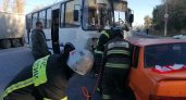 В Воронеже на Московском проспекте столкнулись автобус и легковушка