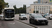 В Воронеже не могут закрепить делиниаторы для метробуса